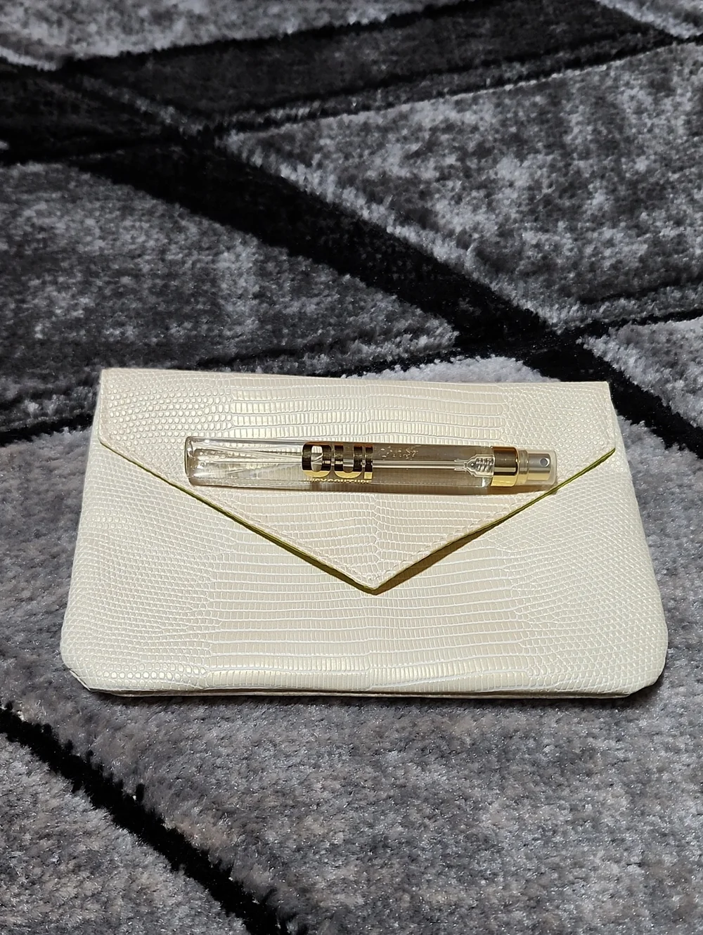 JUICY COUTURE OUI TRAVEL SIZED & IPSY METALLIC FAUX-SNAKESKIN ENVELOPE SNAP BAG